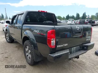 2010 Nissan Frontier SE z VIN 1N6AD0EV3AC436304, wystawiony jako IAAI lot #42532271 z przebiegiem 305 162 mil mil oraz . Historia ofert i sprzedaży dostępna na DreamBid. Obrazek 3.