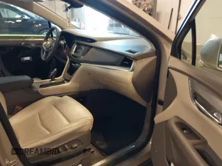 2017 Cadillac XT5 Luxury AWD z VIN 1GYKNDRS1HZ160606, wystawiony jako IAAI lot #41990425 z przebiegiem 130 822 mil mil oraz . Historia ofert i sprzedaży dostępna na DreamBid. Obrazek 5.