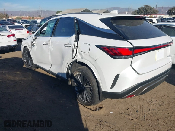 2024 Lexus RX 350h z VIN 2T2BBMCA3RC060822, wystawiony jako IAAI lot #40922424 z przebiegiem 838 mil mil oraz . Historia ofert i sprzedaży dostępna na DreamBid. Obrazek 3.