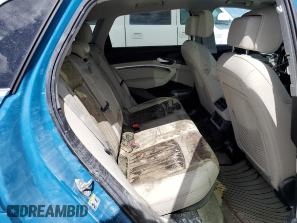 2019 Audi e-tron Premium Plus z VIN WA1LAAGE0KB013270, wystawiony jako Copart lot #63142252 z przebiegiem Nie podano mil oraz . Historia ofert i sprzedaży dostępna na DreamBid. Obrazek 6.
