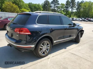 2015 Volkswagen Touareg Lux z VIN WVGEP9BP2FD006802, wystawiony jako Copart lot #52291965 z przebiegiem 122 787 mil mil oraz Szkoda całkowita • Salvage title. Historia ofert i sprzedaży dostępna na DreamBid. Obrazek 3.