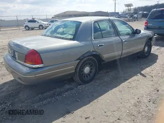 2001 Ford Crown Victoria LX z VIN 2FAFP74W01X102534, wystawiony jako IAAI lot #42017605 z przebiegiem 160 063 mil mil oraz . Historia ofert i sprzedaży dostępna na DreamBid. Obrazek 4.