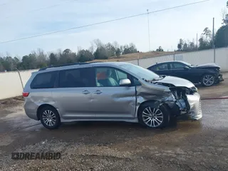 2018 Toyota Sienna XLE Auto Access Seat with VIN 5TDYZ3DC6JS928313, listed as a IAAI auction lot 41411318 with 145,480 mi miles. Bid and sale history available at carsss.com. Image 14.
