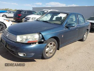 2003 Saturn LS z VIN 1G8JW54R03Y520045, wystawiony jako IAAI lot #42172431 z przebiegiem 182 444 mil mil oraz . Historia ofert i sprzedaży dostępna na DreamBid. Obrazek 2.