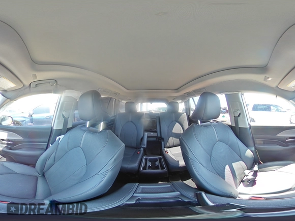 2024 Toyota Highlander XLE with VIN 5TDAAAB53RS028837, listed as a Copart auction lot 52251485 with 31,040 mi miles and Salvage title. Bid and sale history available at DreamBid. Image 15.