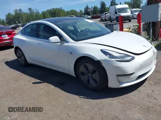 2020 Tesla Model 3 Long Range z VIN 5YJ3E1EB0LF787228, wystawiony jako IAAI lot #42332674 z przebiegiem 55 285 mil mil oraz . Historia ofert i sprzedaży dostępna na DreamBid. Obrazek 1.