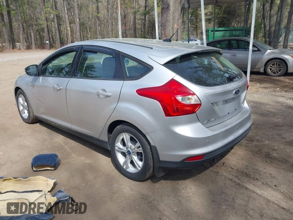 2013 Ford Focus SE with VIN 1FADP3K2XDL104907, listed as a IAAI auction lot 41952204 with 136,970 mi miles. Bid and sale history available at carsss.com. Image 3.