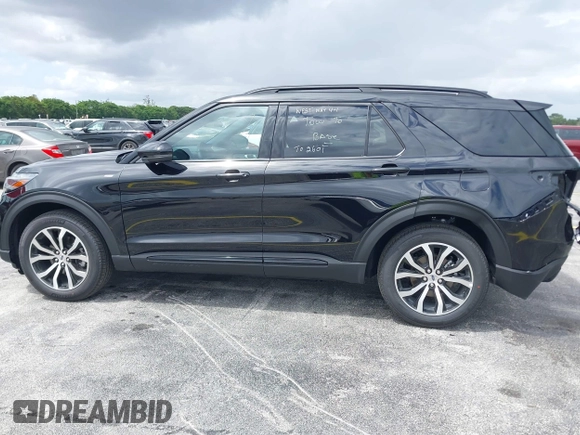 2025 Ford Explorer ST-Line with VIN 1FMUK8KH5SGB57204, listed as a IAAI auction lot 42005348 with 2,150 mi miles. Bid and sale history available at carsss.com. Image 14.