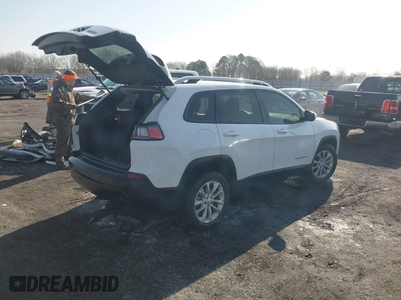 2021 Jeep Cherokee Latitude with VIN 1C4PJLCBXMD207987, listed as a IAAI auction lot 41422014 with 62,222 mi miles. Bid and sale history available at carsss.com. Image 4.