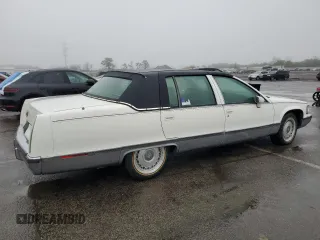 1994 Cadillac Fleetwood z VIN 1G6DW52PXRR717413, wystawiony jako Copart lot #84355464 z przebiegiem 143 507 mil mil oraz Tytuł czysty. Historia ofert i sprzedaży dostępna na DreamBid. Obrazek 3.