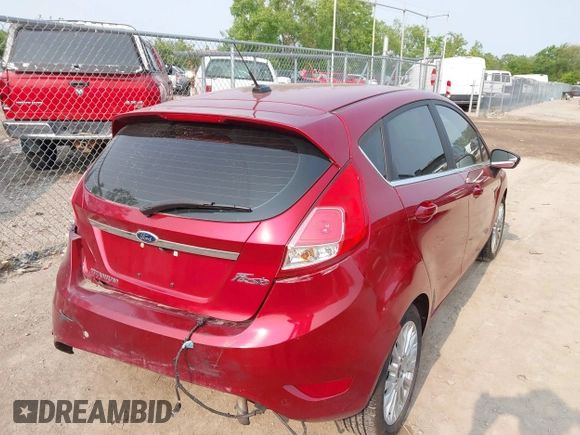 2015 Ford Fiesta Titanium z VIN 3FADP4FJ1FM171680, wystawiony jako IAAI lot #42383105 z przebiegiem 51 396 mil mil oraz . Historia ofert i sprzedaży dostępna na DreamBid. Obrazek 4.