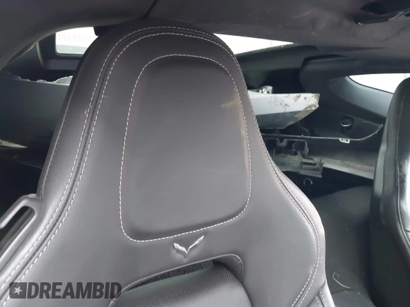 2015 Chevrolet Corvette Z51 3LT z VIN 1G1YM2D74F5114985, wystawiony jako IAAI lot #42077336 z przebiegiem 52 965 mil mil oraz . Historia ofert i sprzedaży dostępna na DreamBid. Obrazek 8.