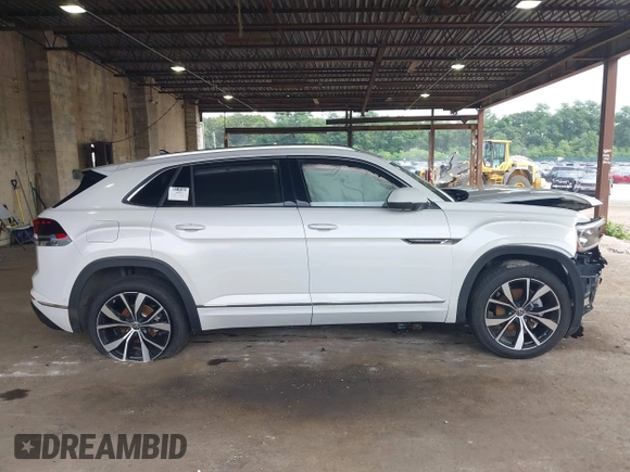 2024 Volkswagen Atlas SEL Premium R-Line with VIN 1V2FE2CA5RC229408, listed as a IAAI auction lot 39587804 with 341 mi miles and . Bid and sale history available at DreamBid. Image 13.