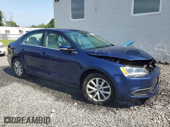 2014 Volkswagen Jetta SE z VIN 3VWD17AJ8EM413915, wystawiony jako Copart lot #62325025 z przebiegiem 131 112 mil mil oraz Szkoda całkowita • Salvage title. Historia ofert i sprzedaży dostępna na DreamBid. Obrazek 4.