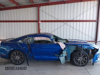2017 Ford Mustang EcoBoost z VIN 1FA6P8TH1H5239681, wystawiony jako IAAI lot #39953332 z przebiegiem 102 035 mil mil oraz . Historia ofert i sprzedaży dostępna na DreamBid. Obrazek 13.