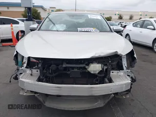 2018 Honda Clarity Touring with VIN JHMZC5F32JC014588, listed as a IAAI auction lot 42066633 with 89,316 mi miles. Bid and sale history available at carsss.com. Image 13.