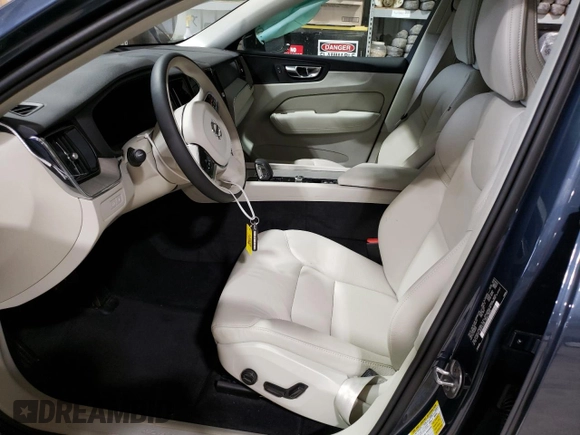 2023 Volvo XC60 Plus Dark Theme z VIN YV4H60DL2P1289471, wystawiony jako Copart lot #62508884 z przebiegiem 8 012 mil mil oraz Szkoda całkowita • Salvage title. Historia ofert i sprzedaży dostępna na DreamBid. Obrazek 7.
