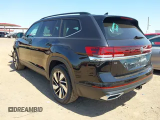 2025 Volkswagen Atlas SE with VIN 1V2WR2CAXSC519735, listed as a IAAI auction lot 42014761 with 2,957 mi miles and . Bid and sale history available at DreamBid. Image 3.