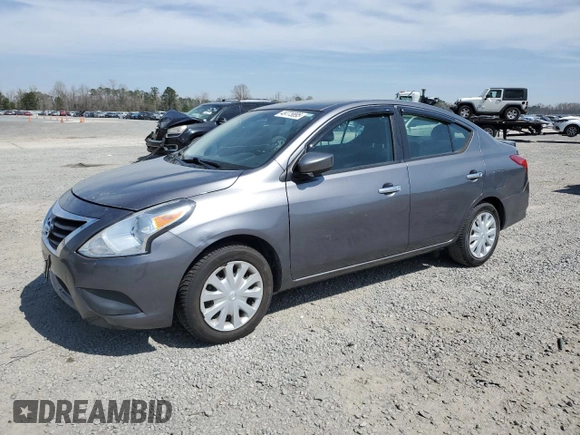 2019 Nissan Versa SV z VIN 3N1CN7AP2KL800634, wystawiony jako Copart lot #49775895 z przebiegiem 115 948 mil mil oraz Czysty tytuł • Clean title. Historia ofert i sprzedaży dostępna na DreamBid. Obrazek 1.