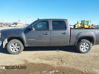 2010 GMC Sierra 1500 SLE z VIN 3GTRKVE37AG102958, wystawiony jako IAAI lot #41366917 z przebiegiem 212 094 mil mil oraz . Historia ofert i sprzedaży dostępna na DreamBid. Obrazek 15.