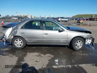 1998 Toyota Camry LE z VIN 4T1BG28KXWU248887, wystawiony jako IAAI lot #41507392 z przebiegiem Nie podano mil oraz . Historia ofert i sprzedaży dostępna na DreamBid. Obrazek 12.