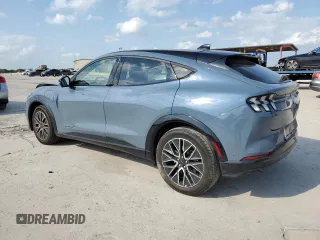 2024 Ford Mustang Mach-E Premium z VIN 3FMTK3R73RMA42080, wystawiony jako Copart lot #55219705 z przebiegiem 4619 mil mil oraz Szkody całkowita. Historia ofert i sprzedaży dostępna na DreamBid. Obrazek 2.