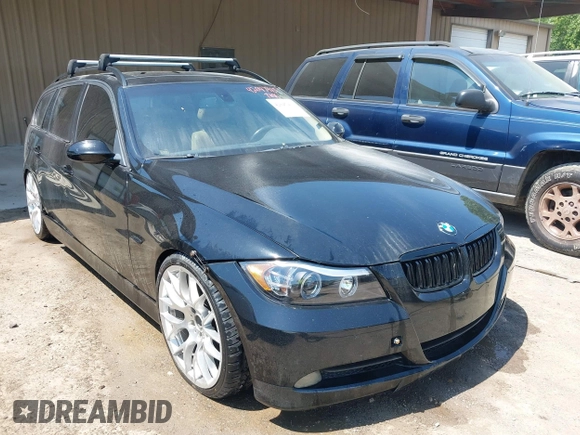 2007 BMW 3 Series 328i with VIN WBAVS13527FX15900, listed as a IAAI auction lot 42047413 with 159,249 mi miles. Bid and sale history available at carsss.com. Image 1.