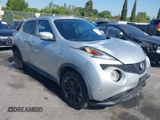 2015 Nissan Juke SV z VIN JN8AF5MR4FT511733, wystawiony jako IAAI lot #42298442 z przebiegiem 118 986 mil mil oraz . Historia ofert i sprzedaży dostępna na DreamBid. Obrazek 1.