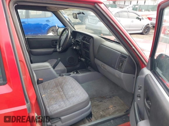 1998 Jeep Cherokee Sport with VIN 1J4FT68SXWL245626, listed as a IAAI auction lot 41630946 with 190,000 mi miles. Bid and sale history available at carsss.com. Image 5.
