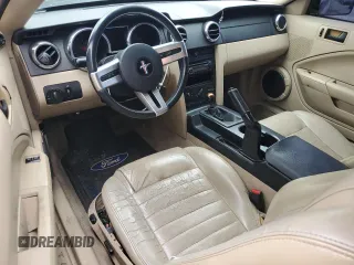 2005 Ford Mustang GT Deluxe z VIN 1ZVFT82H555212371, wystawiony jako Copart lot #55881535 z przebiegiem Nie podano mil oraz Czysty tytuł • Clean title. Historia ofert i sprzedaży dostępna na DreamBid. Obrazek 8.
