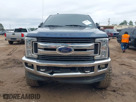 2018 Ford Super Duty F-250 SRW XL with VIN 1FT7W2B62JEB96232, listed as a IAAI auction lot 41705890 with 122,200 mi miles. Bid and sale history available at carsss.com. Image 12.
