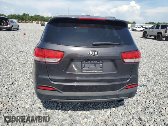 2018 Kia Sorento LX z VIN 5XYPG4A34JG425582, wystawiony jako Copart lot #58852865 z przebiegiem 157 170 mil mil oraz Czysty tytuł • Clean title. Historia ofert i sprzedaży dostępna na DreamBid. Obrazek 6.