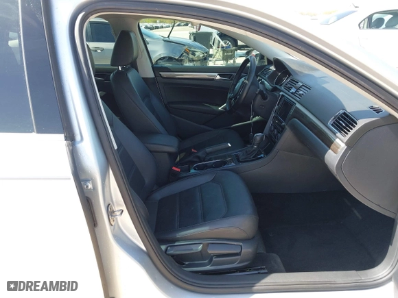 2018 Volkswagen Passat 2.0T SE with VIN 1VWBA7A3XJC045113, listed as a IAAI auction lot 41814006 with 59,095 mi miles. Bid and sale history available at carsss.com. Image 5.
