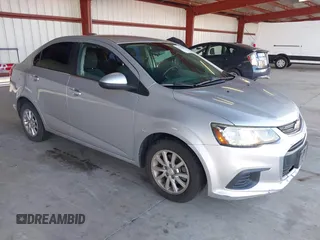 2017 Chevrolet Sonic LT z VIN 1G1JD5SB2H4103342, wystawiony jako IAAI lot #41320877 z przebiegiem 136 142 mil mil oraz . Historia ofert i sprzedaży dostępna na DreamBid. Obrazek 1.