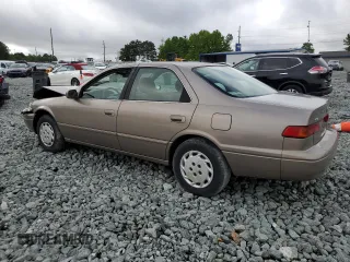 1999 Toyota Camry LE z VIN 4T1BG22K8XU522288, wystawiony jako Copart lot #56928325 z przebiegiem 150 818 mil mil oraz Szkoda całkowita • Salvage title. Historia ofert i sprzedaży dostępna na DreamBid. Obrazek 2.