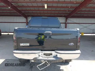 2007 Ford F-250 XL с VIN 1FTSW21P57EB33512, выставлен на аукционе IAAI как лот 42421359 с пробегом 278 243 миль миль и . История ставок и продаж доступна на DreamBid. Изображение 16.