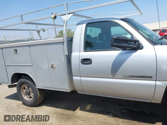 2004 GMC Sierra 1500 with VIN 1GDHC24U94E363663, listed as a IAAI auction lot 42554125 with 86,559 mi miles and . Bid and sale history available at DreamBid. Image 13.