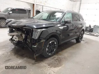 2024 Kia Sorento S z VIN 5XYRLDJC9RG261052, wystawiony jako IAAI lot #42282236 z przebiegiem 23 620 mil mil oraz . Historia ofert i sprzedaży dostępna na DreamBid. Obrazek 18.