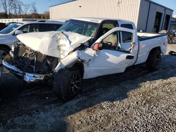 2000 Chevrolet Silverado 1500 LS with VIN 2GCEK19T9Y1280987, listed as a Copart auction lot 84742184 with 0 mi miles and Salvage Title. Bid and sale history available at carsss.com. Image 1.