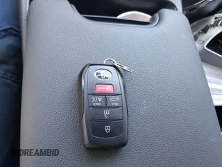 2024 Toyota bZ4X XLE z VIN JTMAAAAA4RA042628, wystawiony jako IAAI lot #41801949 z przebiegiem 10 279 mil mil oraz . Historia ofert i sprzedaży dostępna na DreamBid. Obrazek 11.