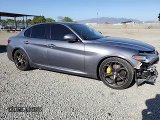 2018 Alfa Romeo Giulia Ti Sport z VIN ZARFAECN7J7576954, wystawiony jako Copart lot #57152095 z przebiegiem 80 235 mil mil oraz Szkoda całkowita • Salvage title. Historia ofert i sprzedaży dostępna na DreamBid. Obrazek 4.