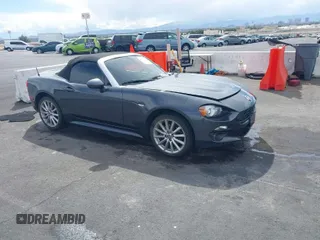 2018 FIAT 124 Spider Classica z VIN JC1NFAEK3J0137856, wystawiony jako IAAI lot #41959793 z przebiegiem 49 513 mil mil oraz . Historia ofert i sprzedaży dostępna na DreamBid. Obrazek 1.