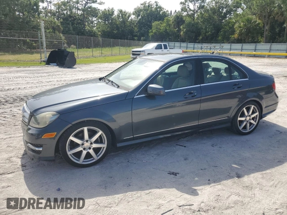 2013 Mercedes-Benz C 250 Sport z VIN WDDGF4HB4DA798325, wystawiony jako Copart lot #59855655 z przebiegiem 125 382 mil mil oraz Czysty tytuł • Clean title. Historia ofert i sprzedaży dostępna na DreamBid. Obrazek 1.