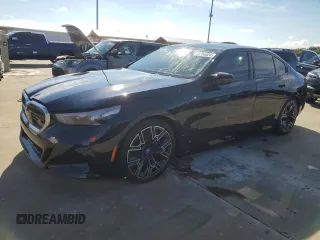 2024 BMW i5 M60 z VIN WBY43FK00RCP12947, wystawiony jako Copart lot #73754024 z przebiegiem Nie podano mil oraz Szkody całkowita. Historia ofert i sprzedaży dostępna na DreamBid. Obrazek 1.