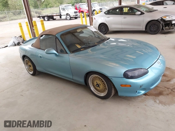 2001 Mazda MX-5 Miata z VIN JM1NB353510200779, wystawiony jako IAAI lot #42479005 z przebiegiem 157 269 mil mil oraz . Historia ofert i sprzedaży dostępna na DreamBid. Obrazek 1.