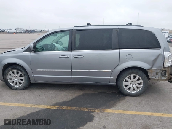 2014 Chrysler Town & Country Touring z VIN 2C4RC1BG1ER225443, wystawiony jako IAAI lot #42057326 z przebiegiem 142 997 mil mil oraz . Historia ofert i sprzedaży dostępna na DreamBid. Obrazek 14.