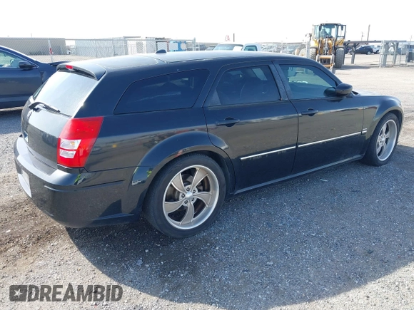 2005 Dodge Magnum RT with VIN 2D4GV58225H613701, listed as a IAAI auction lot 41848852 with 200,633 mi miles. Bid and sale history available at carsss.com. Image 4.