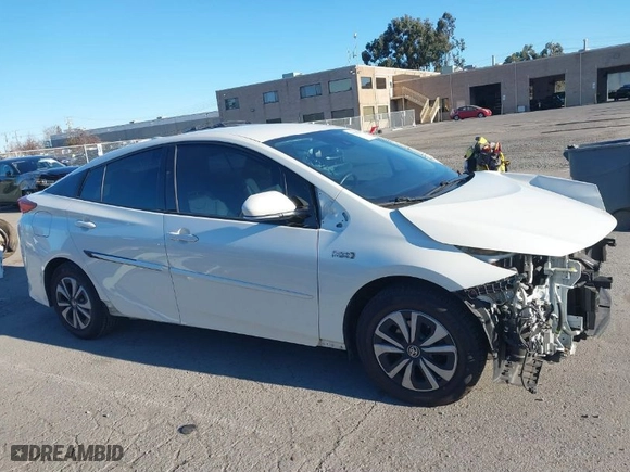 2017 Toyota Prius Prime Plus with VIN JTDKARFP1H3064170, listed as a IAAI auction lot 41323954 with NaN miles. Bid and sale history available at carsss.com. Image 14.