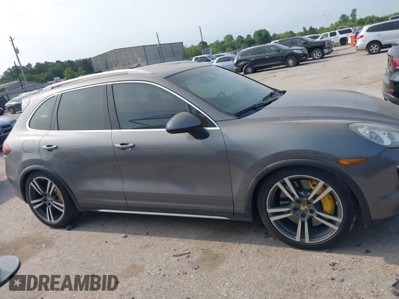 2012 Porsche Cayenne Turbo с VIN WP1AC2A29CLA80486, выставлен на аукционе IAAI как лот 42324263 с пробегом 106 588 миль миль и . История ставок и продаж доступна на DreamBid. Изображение 13.
