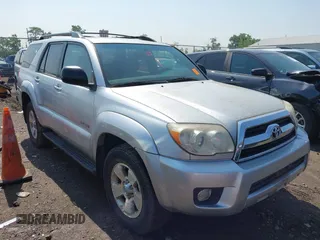 2006 Toyota 4Runner SR5 z VIN JTEBU14R660102645, wystawiony jako IAAI lot #42405362 z przebiegiem 214 021 mil mil oraz . Historia ofert i sprzedaży dostępna na DreamBid. Obrazek 1.